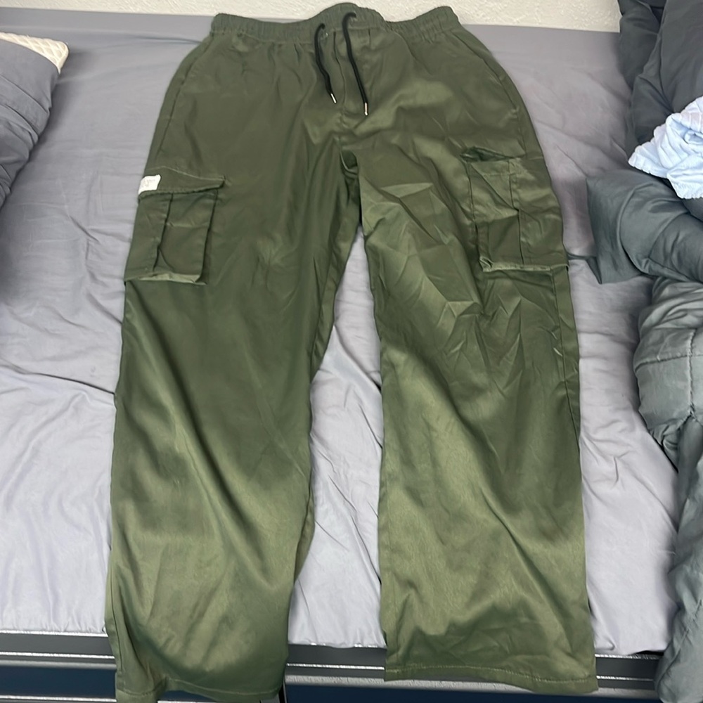 Men’s green cargo pants size large